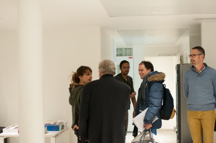 Julie Regard, journaliste reporter LCI et Matthias Vincenot, Directeur artistique face à Jean-Marc Muller