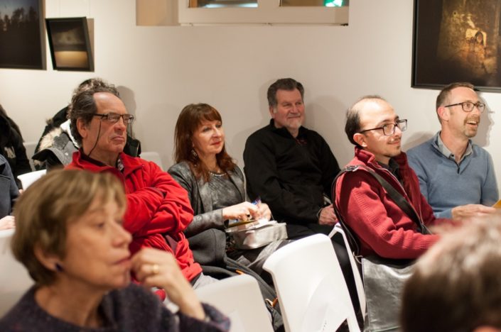Elisabeth Jouhaud, chargée de mission et le quatuor du fond : nos amis Gen & Bob assis derrière Amin Kâmrân et Franck Merger intervenants de la soirée Poésie en Perse