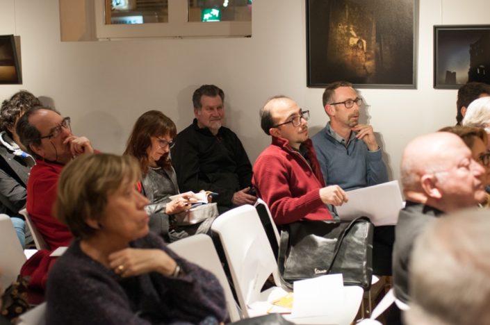 Elisabeth Jouhaud, chargée de mission et le quatuor du fond : nos amis Gen & Bob assis derrière Amin Kâmrân et Franck Merger intervenants de la soirée Poésie en Perse