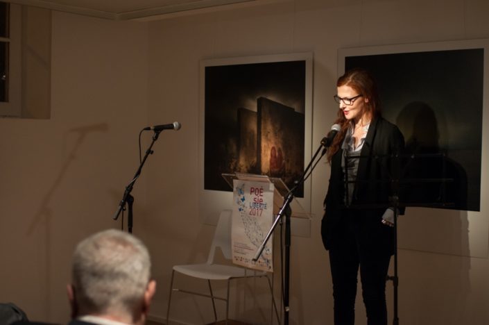 Sophie-Charlotte Husson dit des poèmes de lauréats 2016