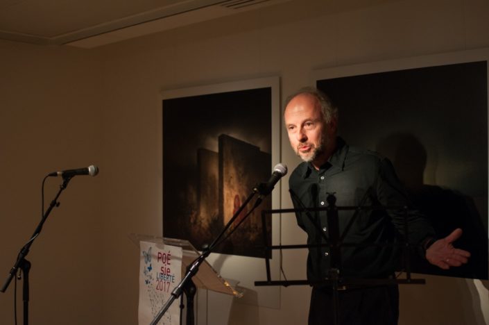 Etienne Orsini, Chargé de mission et de la programmation au CLAVIM, nous accueille à L'Espace Andrée Chedid