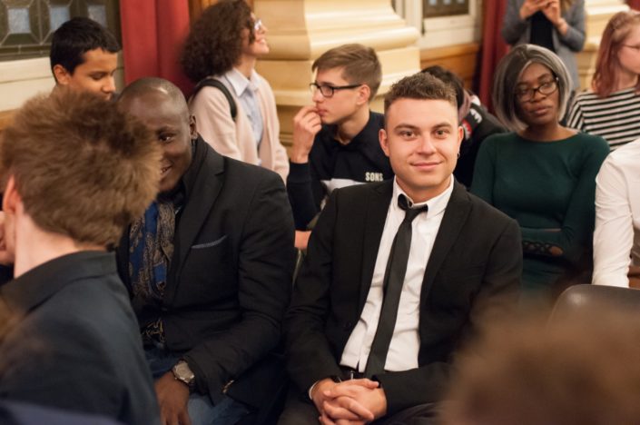 Florian Delestré, ESPE Arras (62). Derrière lui, Hugo Martin, Champ de Tracy à Vire (14) et Abigaëlle Wabelo, Lycée Fernand Léger à Ivry-sur-Seine (94)