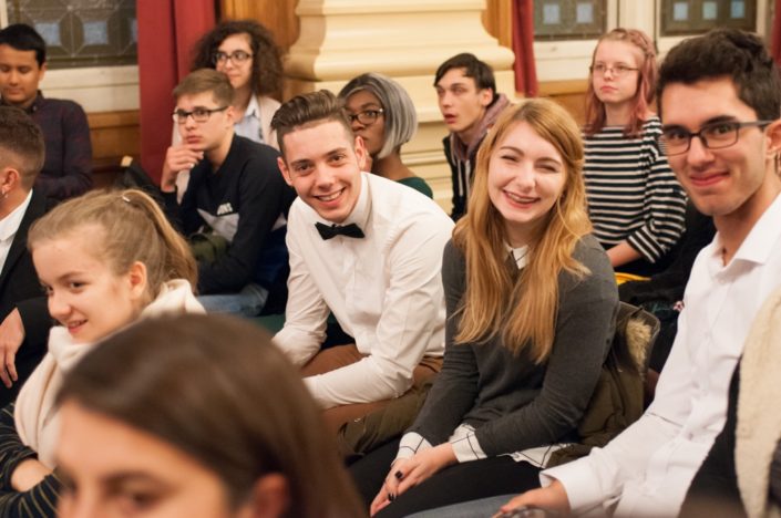 au centre, Hugo Martin de Vire (14), Thibaut Blandin de Neufchâteau (88), Chloé François de Langon (33) et Elias Khlif de Chine