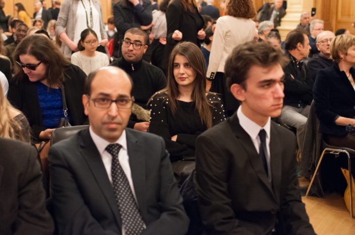 Au centre, Hasna Redjal d'Algérie, devant, Tarik Ramdani, Attaché culturel de l'Ambassade du Royaume du Maroc en France et Umut Mert Karacaoğlu de Turquie