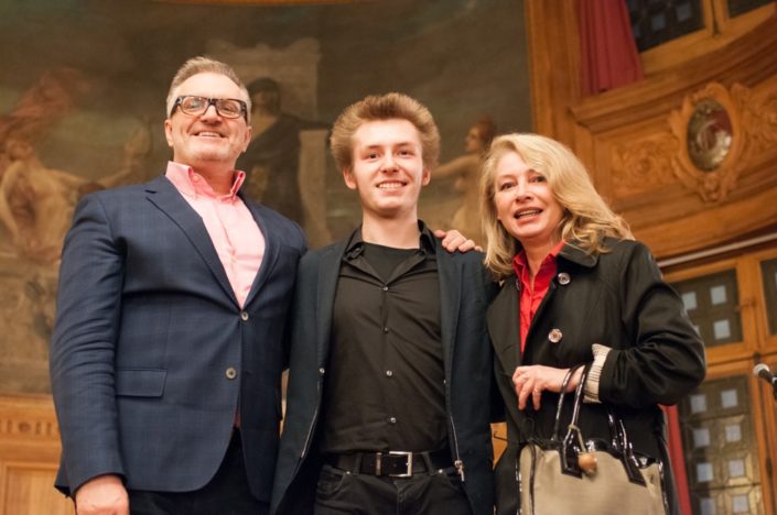 Alexandre Coste du Lycée français Alexande Dumas de Moscou avecses parents
