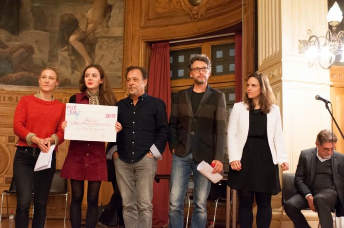 Prix du LabelFrancEducation remis par Yeelem Jappain, Lou Gala, Antoine Coesens, Frédéric Gorny, Mèche à Umut Mert Karacaoğlu, Lycée Sainte Pulchérie, Istanbul (Turquie)