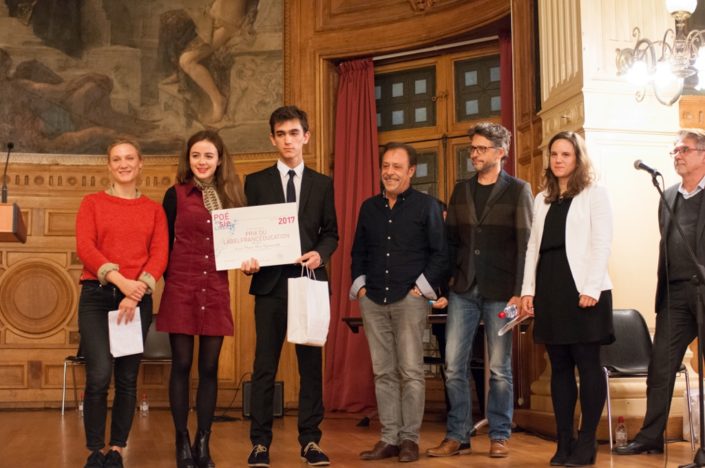 Prix du LabelFrancEducation remis par Yeelem Jappain, Lou Gala, Antoine Coesens, Frédéric Gorny, Mèche à Umut Mert Karacaoğlu, Lycée Sainte Pulchérie, Istanbul (Turquie)