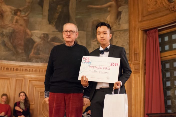 L'auteur-interprète Yvan Dautin et Minh Quang Nguyen, 1er prix, Lycée Français Alexandre Yersin de Hanoï (Vietnam)