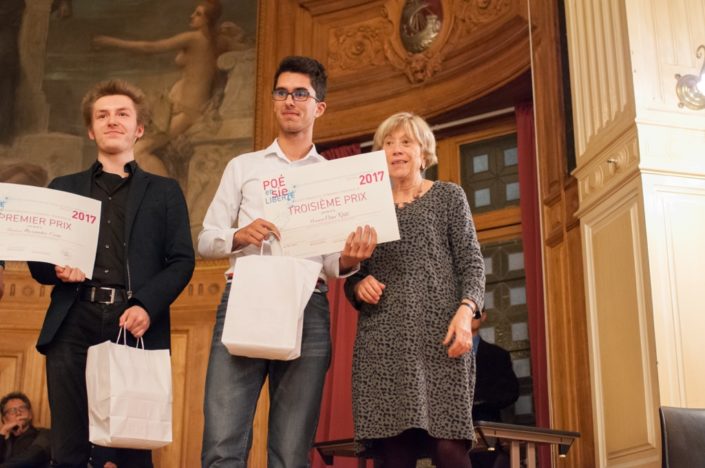 Alexandre Coste, 1er prix, Lycée français Alexandre Dumas de Moscou (Russie), Elias Klif, 3ème prix, Lycée français de Shanghaï (Chine) et Elisabeth Jouhaud, Secrétaire générale adjointe