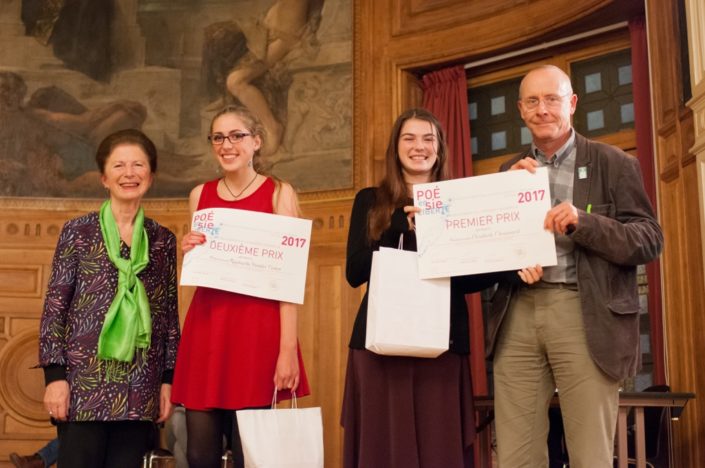 Colette Nys-Mazure, Poète, Présidente du Jury 2017 et Raphaëlle Vander Goten, 2ème prix, Athénée Royale de Pont-à-Celles - Pont-à-Celles (Belgique) ; Elizabeth Chouinard, 1er prix, École d'éducation internationale de Mcmasterville - Mcmasterville (Canada) et Didier Janot, Esperanto-France