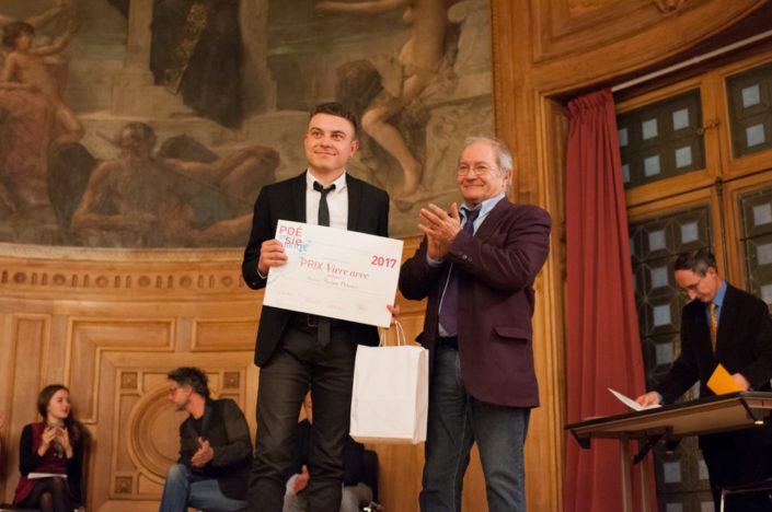 Prix "Vivre avec" décerné à Florian Delestré, ESPE Arras (62) par Francis Piazza, Trésorier adjoint