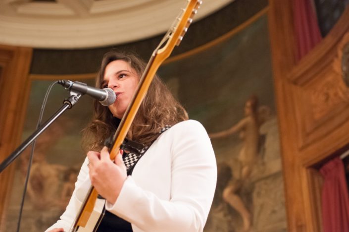 Mèche, auteur-compositeur-interprète