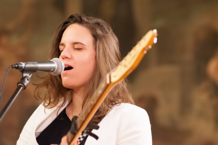 Mèche, auteur-compositeur-interprète