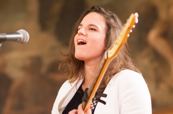 Mèche, auteur-compositeur-interprète