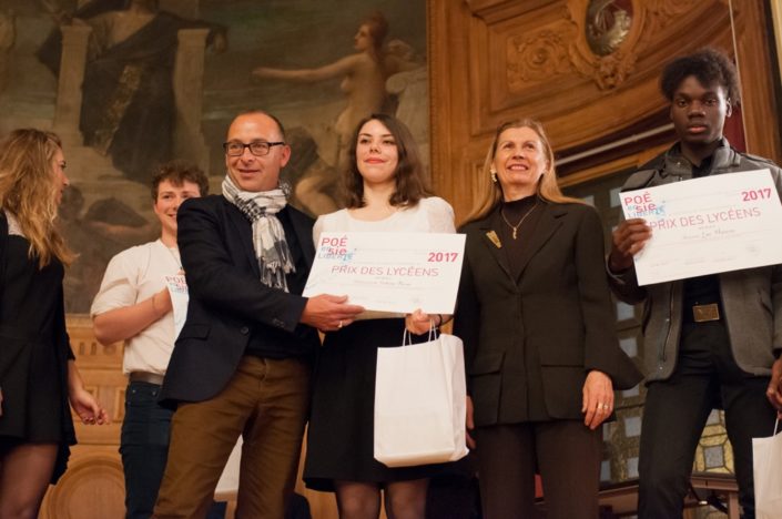 Prix Région Île-de-France, palmarès des lycéens : Philippe Audibert, professeur et son élève Solène Bron, Lycée Jean-Paul II à la Ville-du-bois (91), Patricia Hébert, Proviseure et Vice-Présidente, Luc Manene, LPO Paul Langevin à Ste Geneviève des Bois (91)