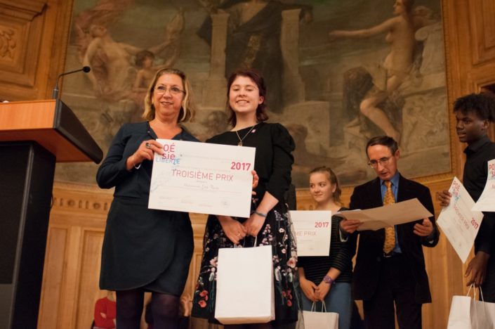 Florence Roudot, Directrice de Secteur, Banque Populaire Rives de Paris et Léa Furic, 3ème prix, Institution Notre-Dame à Pamiers (09)