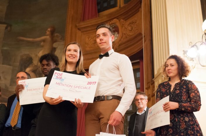 Laura Flane, auteur-compositeur-interprète et Thibaut Blandin, Mention spéciale, Lycée Pierre et Marie Curie à Neufchâteau (88) ; Virginie Geraud, Mention spéciale, Lycée François Mitterrand à Château Chinon (58)