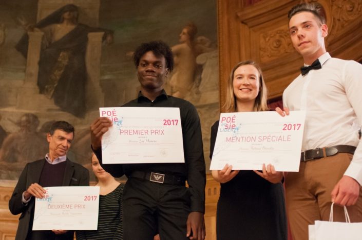 1er prix décerné à Luc Manene, LPO Paul Langevin à Ste Geneviève des Bois (91) ; Laura Flane, auteur-compositeur-interprète et Thibaut Blandin, Mention spéciale, Lycée Pierre et Marie Curie à Neufchâteau (88)