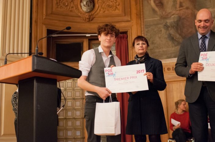 Erwan Simonot, 1er prix, Lycée Saint-Vincent à Senlis (60) et Joëlle Billon-Galliot, chargée d'études au Ministère de l'Education nationale