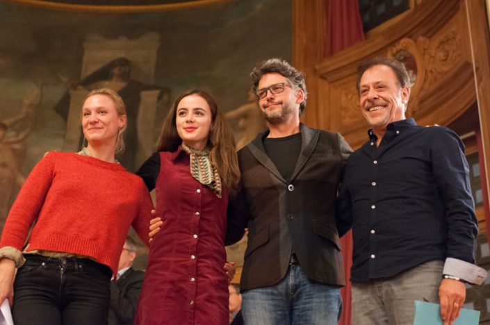 Les comédiens Yeelem Jappain, Lou Gala, Frédéric Gorny et Antoine Coesens
