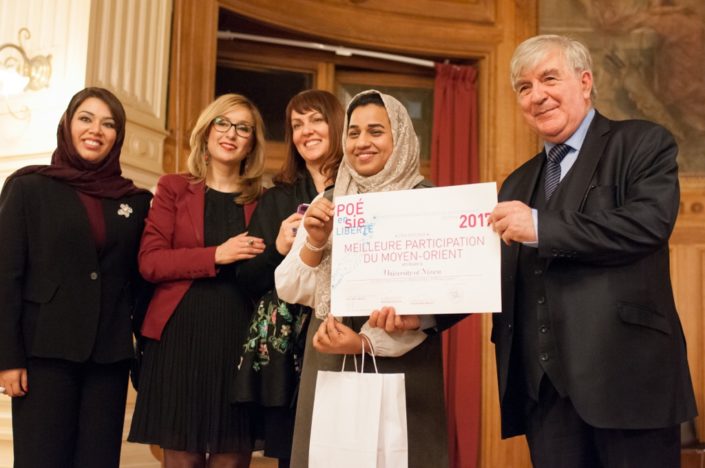 Madame Duaa Al Aamri, Louisa Nadour, les lauréates de la meilleure participation du Moyen-Orient et Jean-Marc Muller, Président de Poésie en liberté