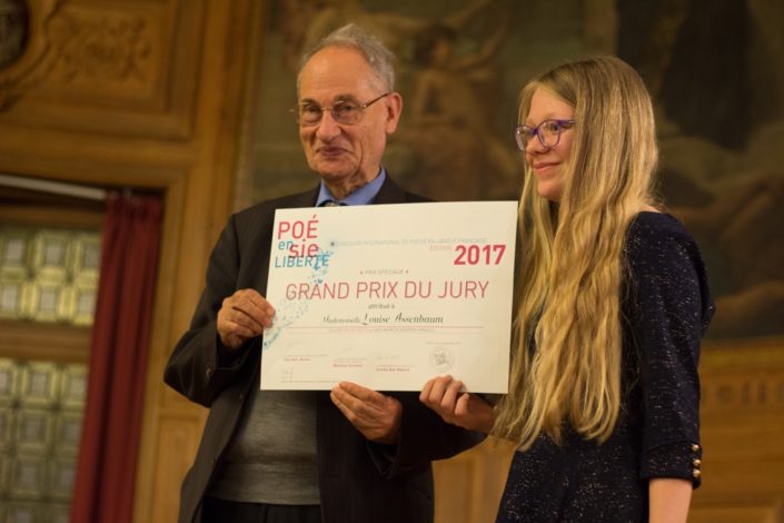 Le Professeur Pierre Brunel, Président d'honneur et Louise A., Grand prix du Jury