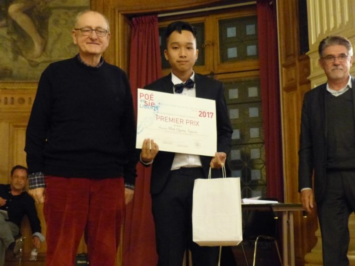 Yvan Dautin, auteur interprète et Minh Quang Nguyen, 1er prix, Lycée français Alexandre Yersin, Hanoï (Vietnam)