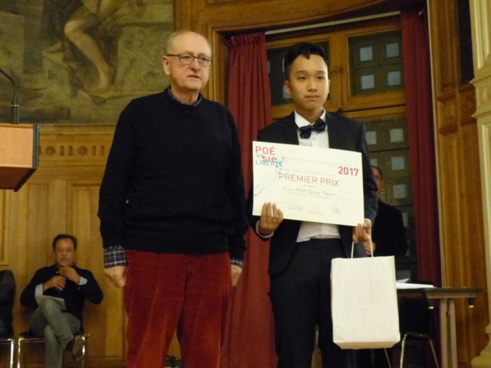 Yvan Dautin, auteur interprète et Minh Quang Nguyen, 1er prix, Lycée français Alexandre Yersin, Hanoï (Vietnam)