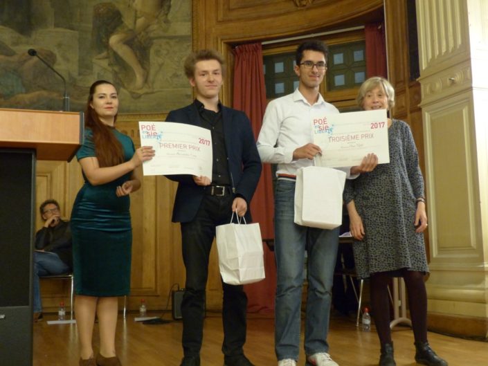 Elizaveta Titkova, Attachée culturelle de l’Ambassade de Russie en France et Alexandre Coste, 1er prix, Lycée français Alexandre Dumas - Moscou (Russie) Elias Khlif, 3ème prix, Lycée Français de Shanghai, Qingpu - Shanghai (Chine) et Elisabeth Jouhaud, Secrétaire générale adjointe
