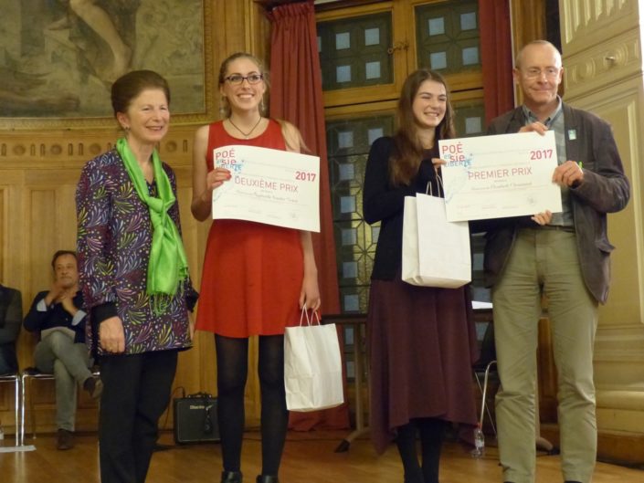 Colette Nys-Mazure, Présidente du jury 2017 et Raphaëlle Vander Goten, Athénée Royale de Pont-à-Celles (Belgique) - Elizabeth Chouinard, Ecole d'éducation intenationale de Mcmasterville (Canada) et Didier Janot, Esperanto-France