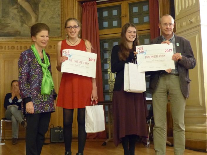 Colette Nys-Mazure, Présidente du jury 2017 et Raphaëlle Vander Goten, Athénée Royale de Pont-à-Celles (Belgique) - Elizabeth Chouinard, Ecole d'éducation internationale de Mcmasterville (Canada) et Didier Janot, Esperanto-France