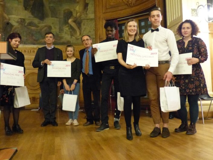 Gilles Tabard et Luc Manene, 1er prix, LPO Paul Langevin à Sainte-Geneviève des Bois (91) : Laura Flane, auteur-compositeur interprète et Thibaud Blandin, mention spéciale, lycée Pierre et Marie Curie à Neufchâteau (88), Virginie Geraud, mention spéciale, Lycée François Mitterrand à Château-Chinon (58)