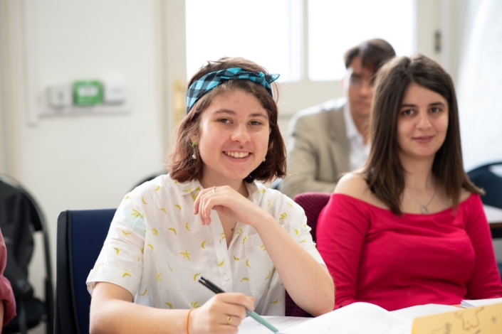 Léa Furic, lauréate 2017 et Hasna Redjdal