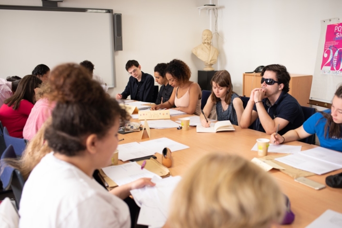 Délibérations au Ministère de l'Education nationale, Salle Jules Ferry