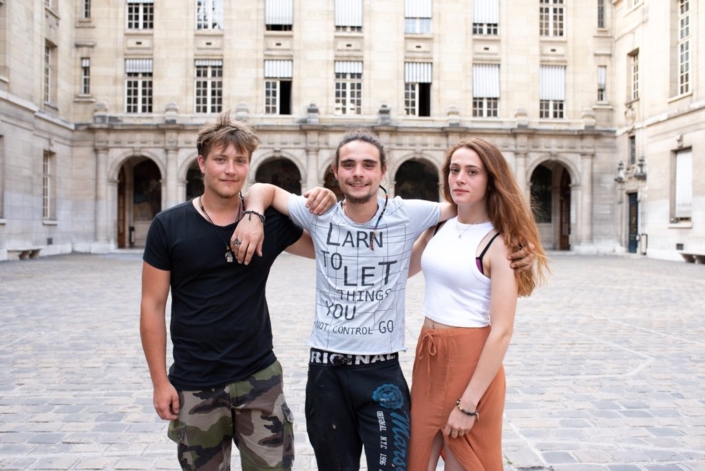 Les lauréats apprentis Gino Thouvignon (2ème prix des Terminales), Thibaut Buferne (1er prix des Secondes) et une amie