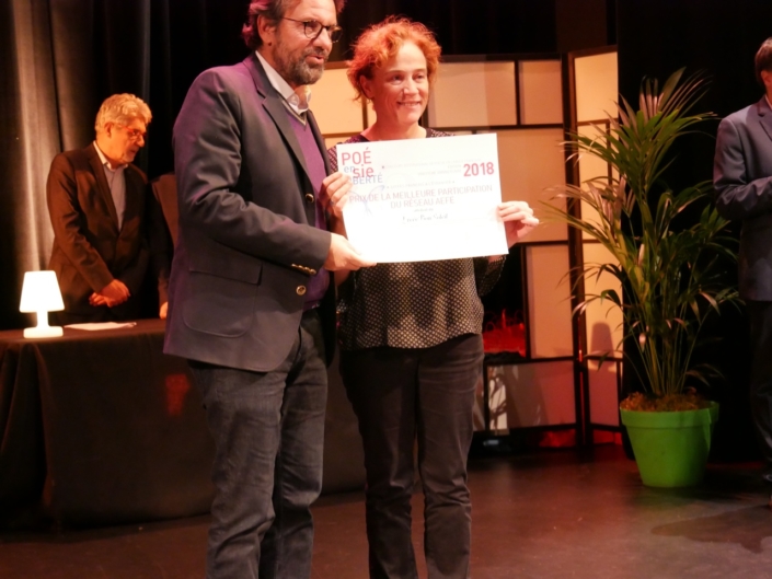 Frédéric Lefebvre, ancien Secrétaire d'état au commerce et Laurence Brault, Professeur représentant le Lycée Bon-Soleil, Gavà (Espagne), Prix de la Meilleure participation AEFE