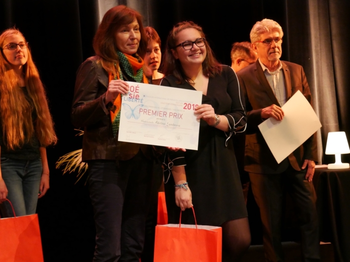 Madame Doina Marian, Directrice de l’Institut Culturel Roumain de Paris et Adelina Lambreva du Lycée français Anna-de-Noailles - Bucarest (Roumanie) 1er prix,des Secondes