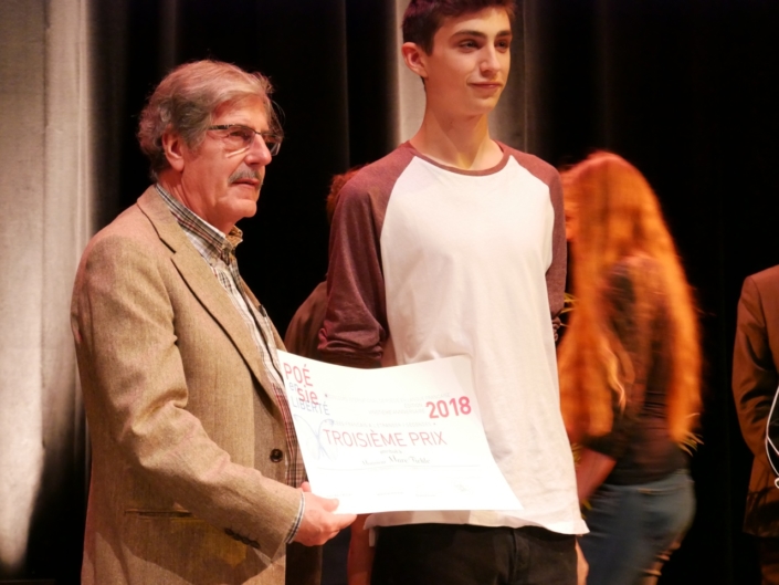 Bernard Menez, comédien et chanteur et Marc Tickle du Lycée français Bon-Soleil - Gavà (Espagne) 3ème prix des Secondes