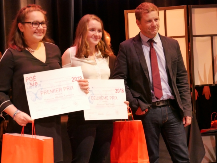 Stéphane Simon, Délégué, MGEN SEM et Chloé Gasté du Lycée français Jules-Supervielle - Montevideo (Uruguay) 2ème prix des Secondes et Adelina Lambreva de Roumanie