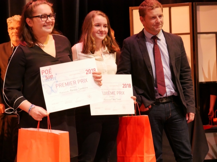 Stéphane Simon, Délégué, MGEN SEM et Chloé Gasté du Lycée français Jules-Supervielle - Montevideo (Uruguay) 2ème prix des Secondes et Adelina Lambreva de Roumanie