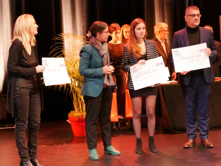 Laura Flane, Adeline Baldacchino, poète et femme de lettres, Présidente du Jury 2019 et Isabel Corona, Cégep de Saint-Laurent - Montréal (Canada) 2ème prix des Lycées de l’Etranger, Philippe Le Guillou, Vice-Président