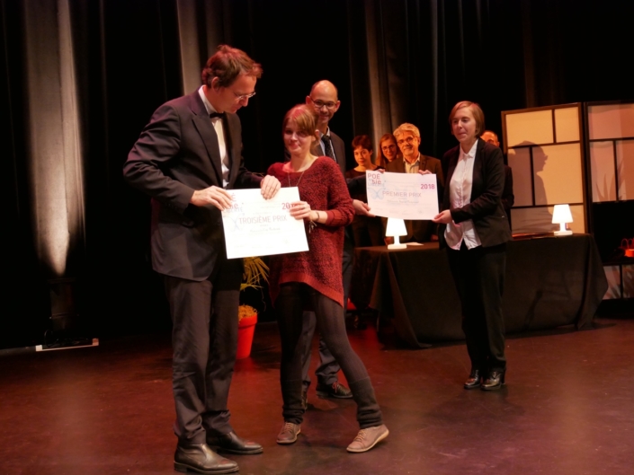 Son excellence Petr Drulak, Ambassadeur de la République tchèque et Eva Pechová, École des Arts Appliqués, Prague (République tchèque), 3ème prix Espéranto