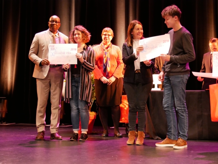 Gérard Anglio, Proviseur du Lycée François Rabelais à Paris et Marine Laffort, Institution du Sacré-Coeur - La-Ville-du-Bois (91), 2ème prix, des Secondes, Claire Szabo, Maire adjoint de la Ville d'Issy, Elisabeth Batier et et Martin Goillot, Lycée Charles-Péguy - Orléans (45), 3ème prix des Secondes