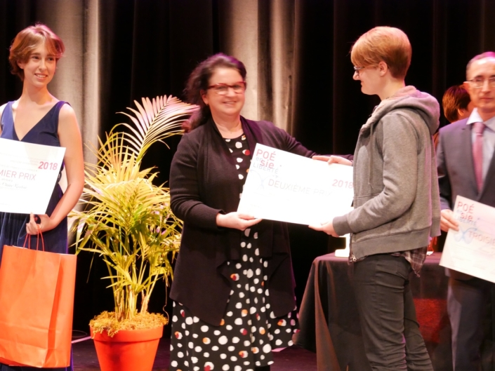 Claire Kozlow, Claire Guichard, Maire adjoint délégué à la jeunesse et à la famille de la Ville d'Issy et Louise Jouveshomme, Lycée Eugène-Ionesco - Issy-les-Moulineaux (92) 2ème prix des Premières