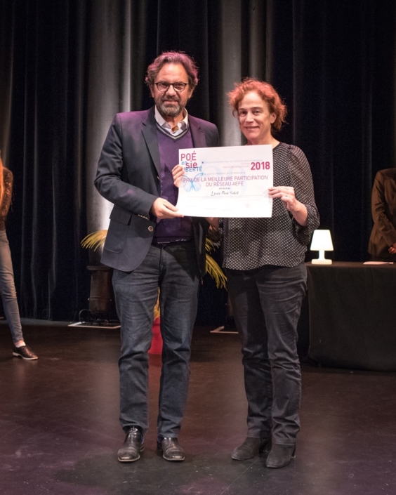 Frédéric Lefebvre, ancien Secrétaire d'état au commerce et Laurence Brault, Professeur représentant le Lycée Bon-Soleil, Gavà (Espagne), Prix de la Meilleure participation AEFE