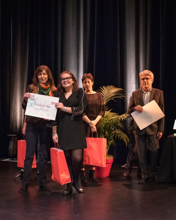 Madame Doina Marian, Directrice de l’Institut Culturel Roumain de Paris et Adelina Lambreva du Lycée français Anna-de-Noailles - Bucarest (Roumanie) 1er prix des Secondes sous le regard de Lisa Argento et Guy Féret