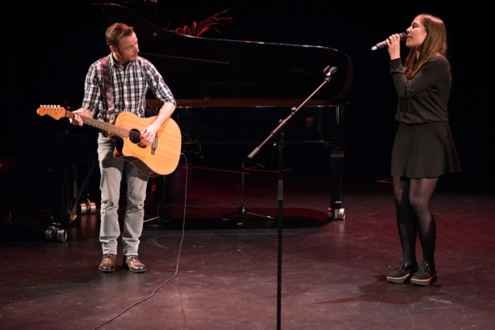 Chris Adamski et Tess Hofer