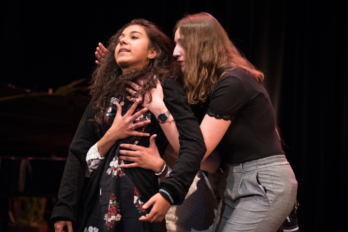 L’Atelier Janusz Korczak d’Issy-les-Moulineaux animé par Thomas Adam-Garnung : Chloé Benbekrite, Melinda Carniaux, Marion Demoniere, Alexandra Verron