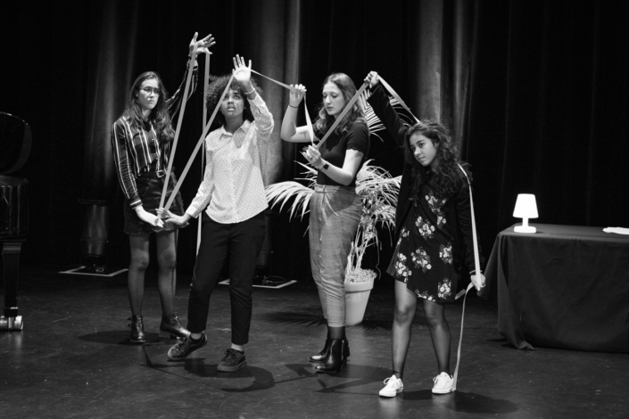 L’Atelier Janusz Korczak d’Issy-les-Moulineaux animé par Thomas Adam-Garnung : Chloé Benbekrite, Melinda Carniaux, Marion Demoniere, Alexandra Verron