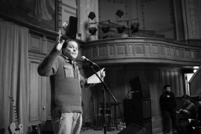 Matthias Vincenot, organisateur de la soirée, Président de Poésie et Chanson Sorbonne et Directeur artistique de Poésie en liberté